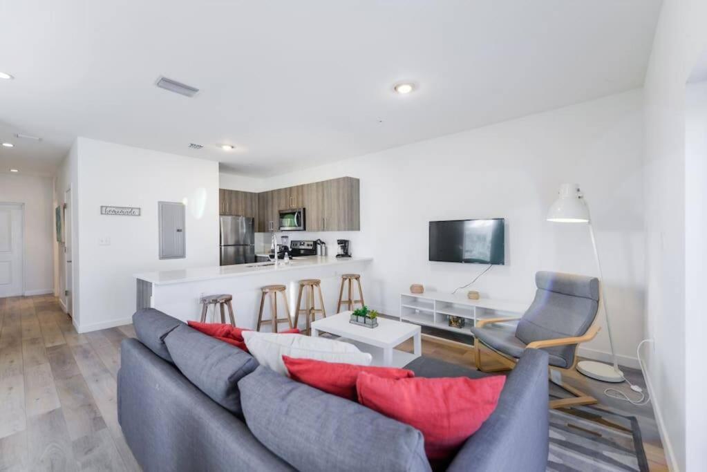 Amazing Town House 15 Min From The Beach Wfree Parking Villa Miami Exterior photo
